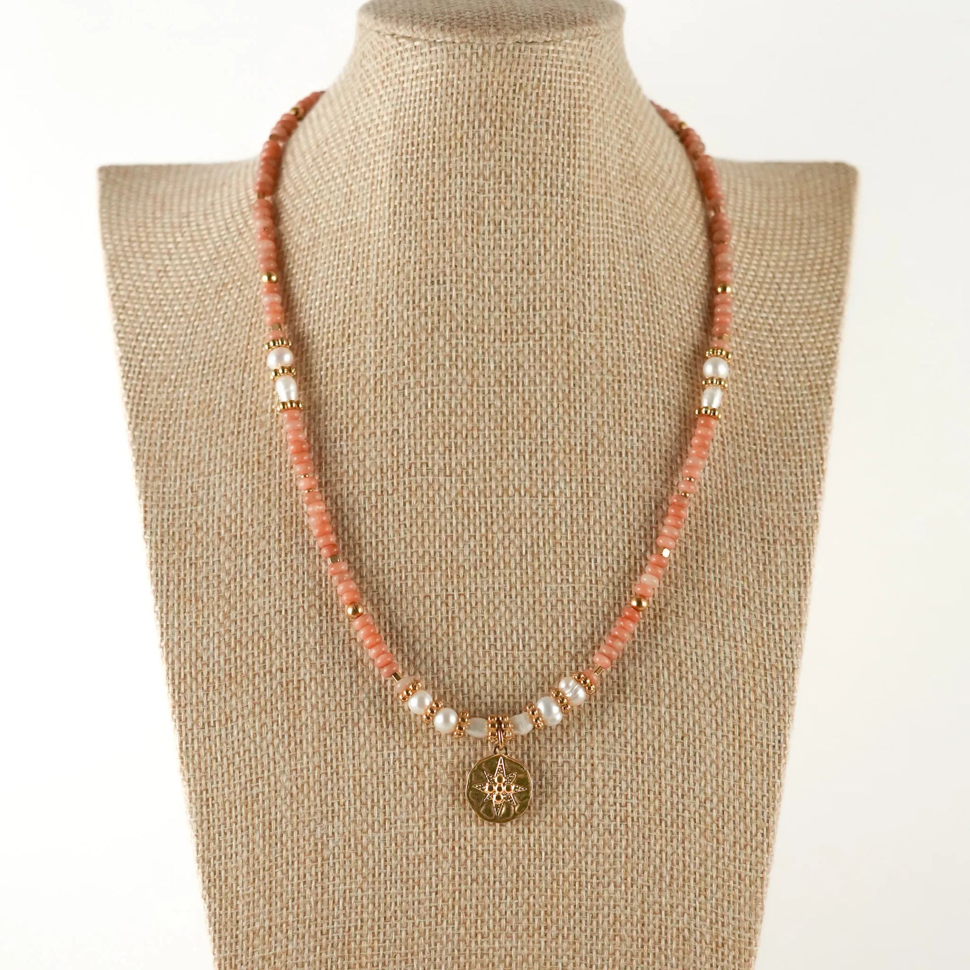 Collier rose pierre de soleil perles d'eau douce acier inoxydable collier fait main à la réunion en france