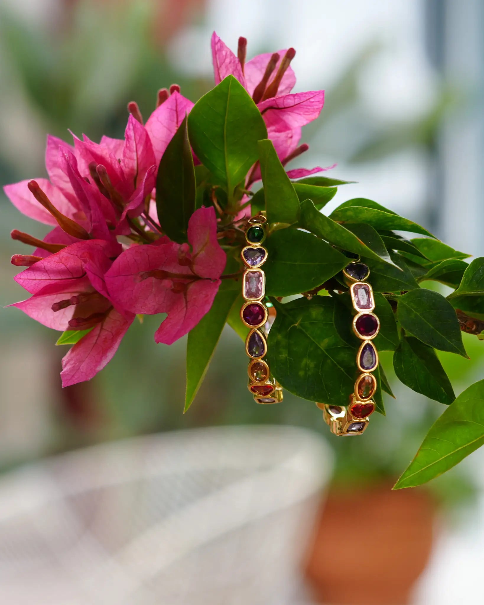 Boucles d'oreille créoles Diana en acier inoxydable et pierres zircons de la marque Maye-Mayé bijoux réunion