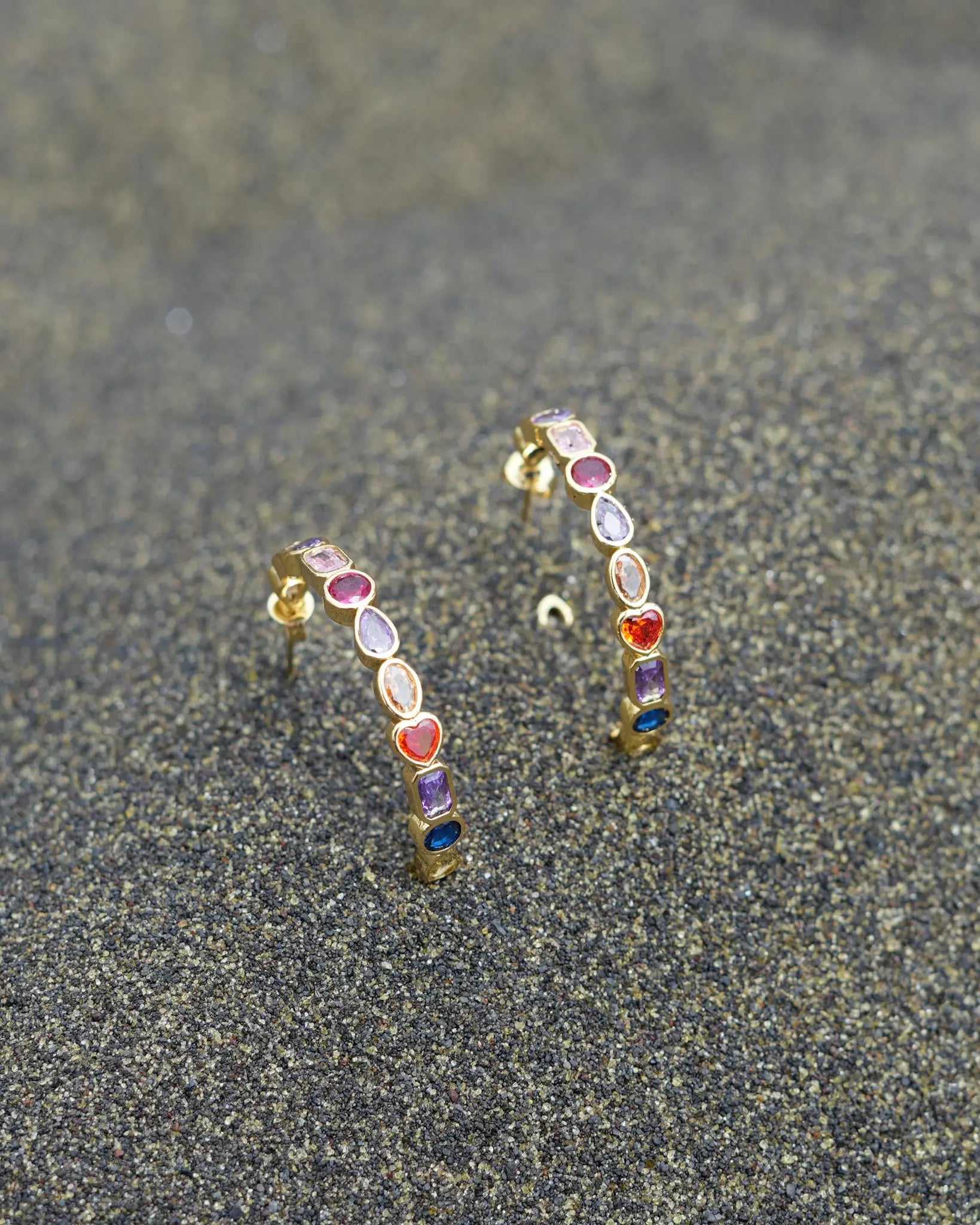 Boucles d'oreille créoles Diana en acier inoxydable et pierres zircons de la marque Maye-Mayé bijoux réunion