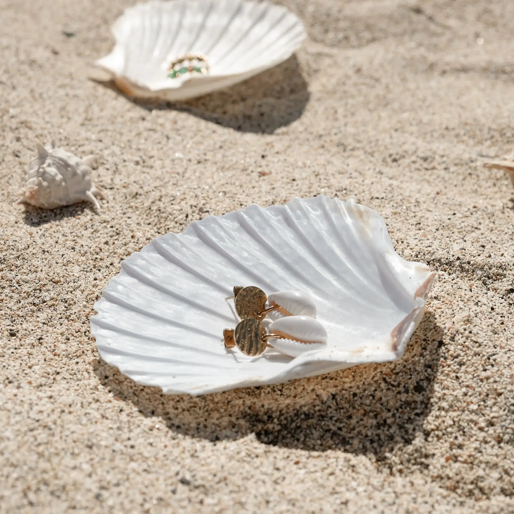 Boucles d'oreille Calypso coquillage cauri fait main à La Réunion en France
