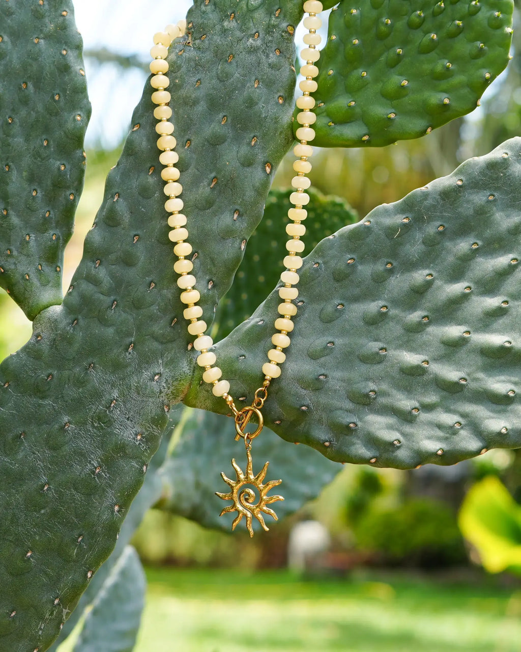 Collier Elisa en jade jaune et acier inoxydable bijou fait main à La Réunion par Maye-Mayé
