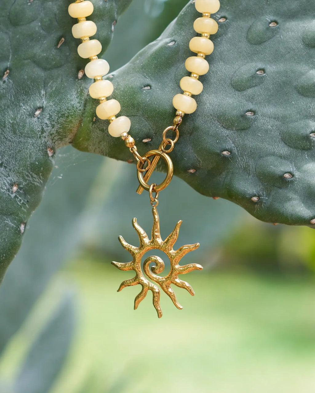 Collier Elisa en jade jaune et acier inoxydable bijou fait main à La Réunion par Maye-Mayé