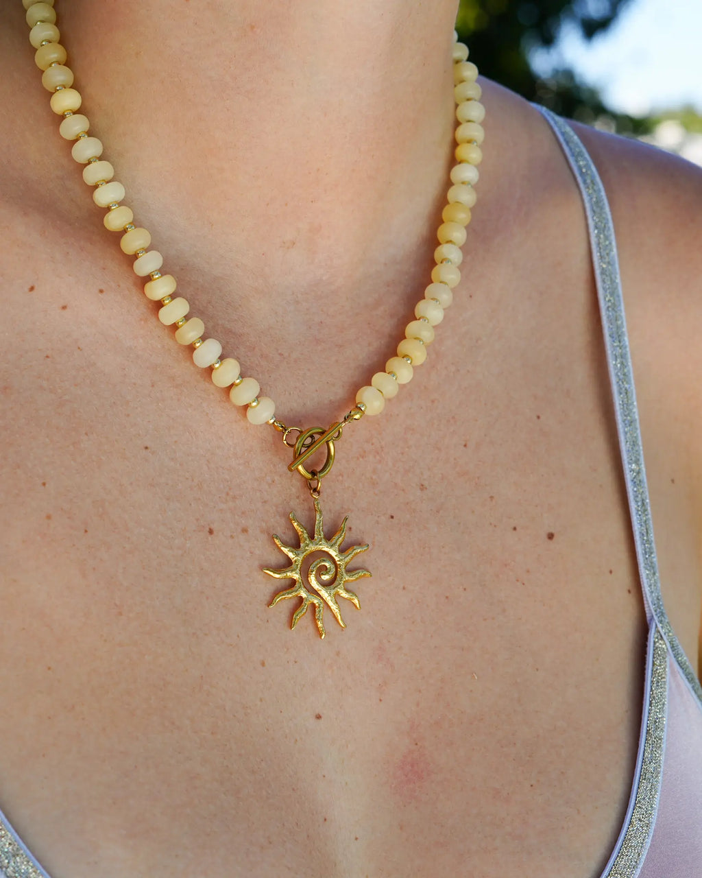 Collier Elisa en jade jaune et acier inoxydable bijou fait main à La Réunion par Maye-Mayé