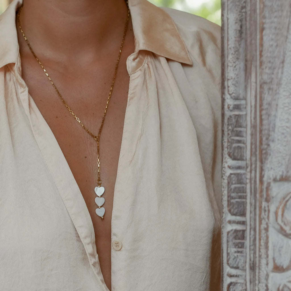 Collier Coralie | Nacre naturelle & décolleté sublimé