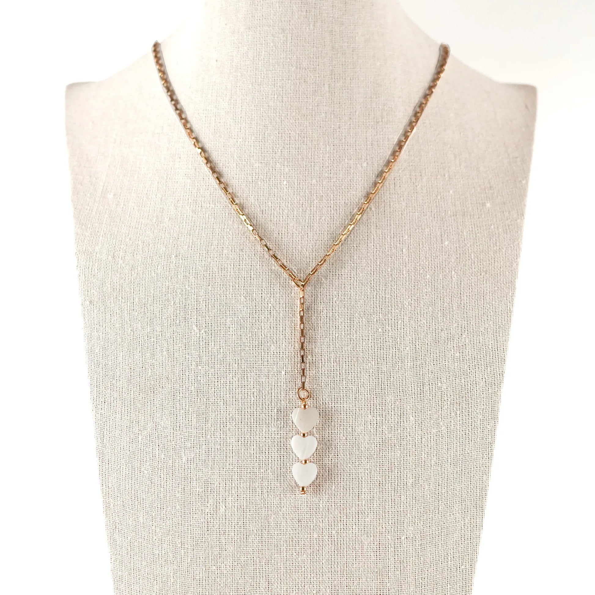 Collier Coralie | Nacre naturelle & décolleté sublimé