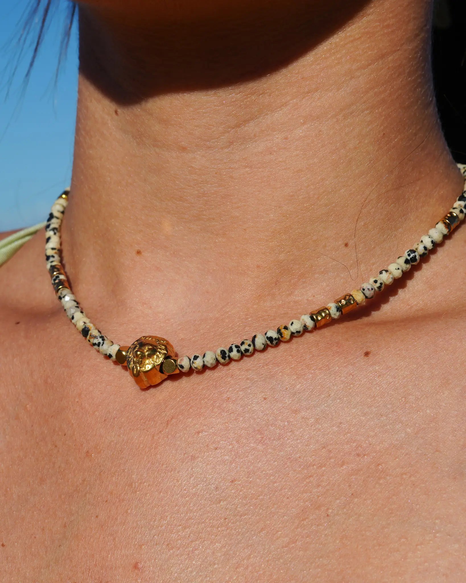 Collier Felindra en jaspe dalmatien et acier inoxydable, bijou fait main à La Réunion par Maye-Mayé