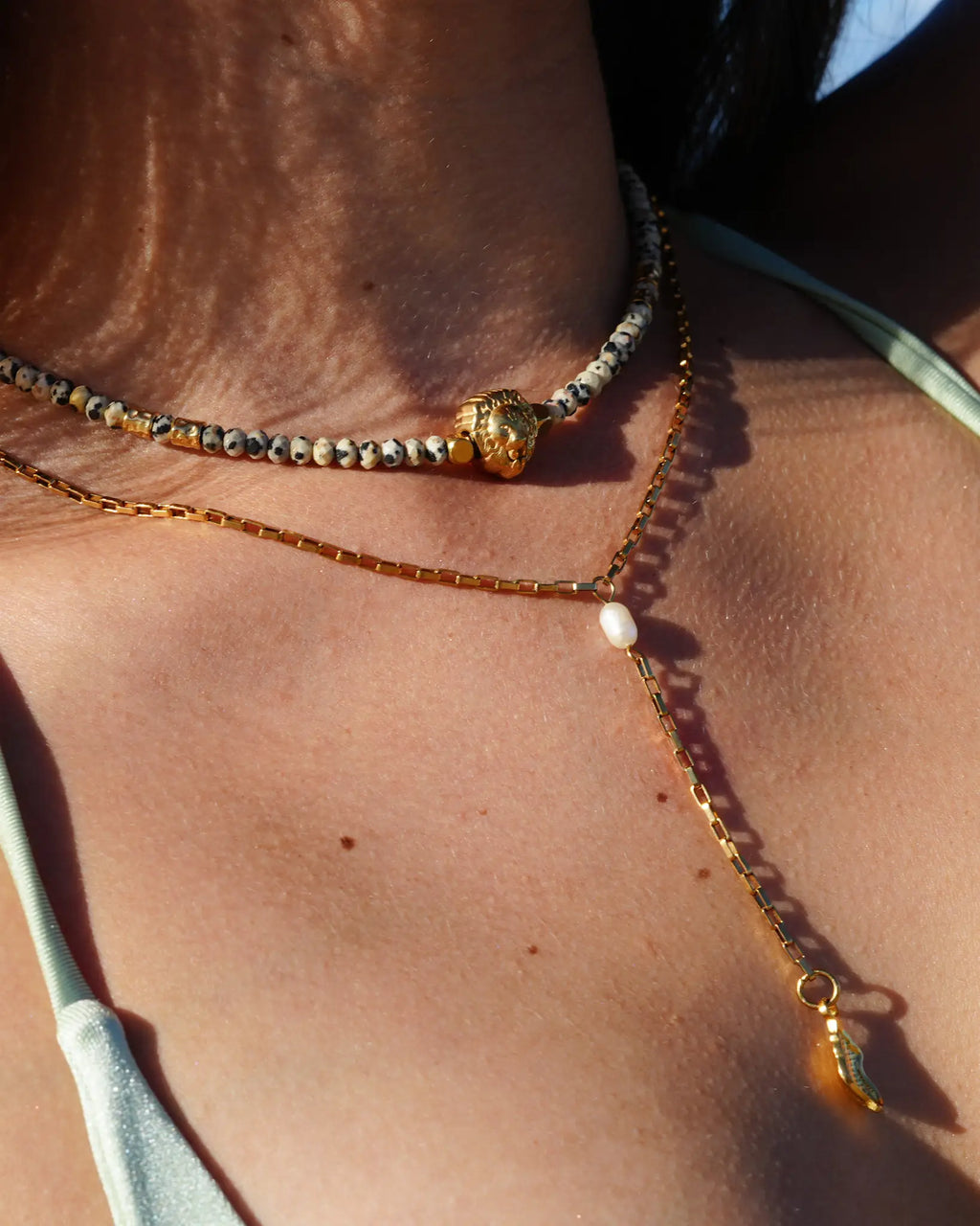 Collier Felindra en jaspe dalmatien et acier inoxydable, bijou fait main à La Réunion par Maye-Mayé