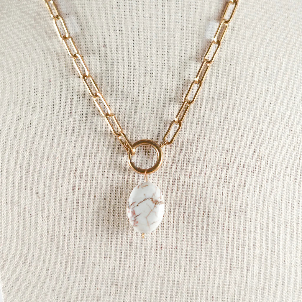 Collier Nina en magnésite naturelle et acier inoxydable. Collier fait main à La Réunion en France
