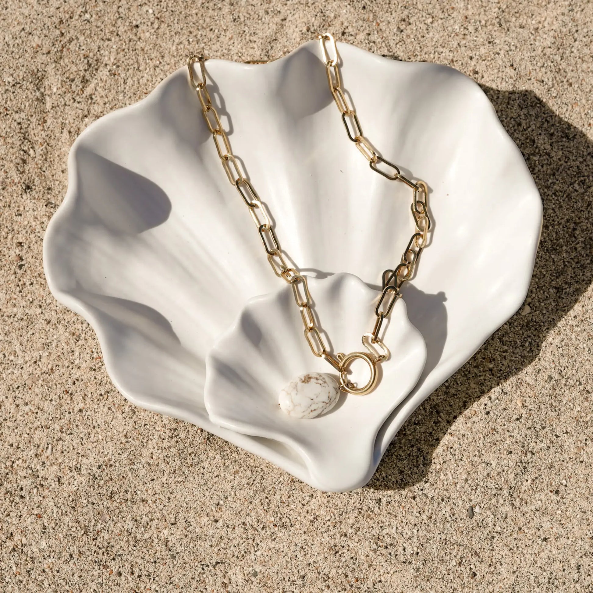 Collier Nina en magnésite naturelle et acier inoxydable. Collier fait main à La Réunion en France