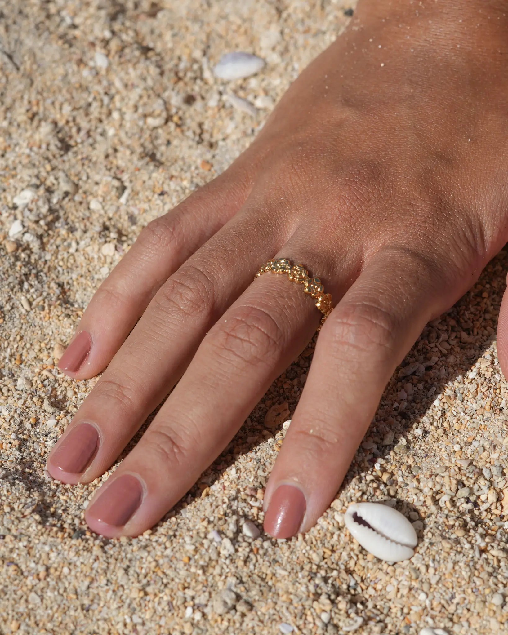 bague Domi à fleurs délicates en acier inoxydable de Maye-Mayé marque réunionnaise de bijoux