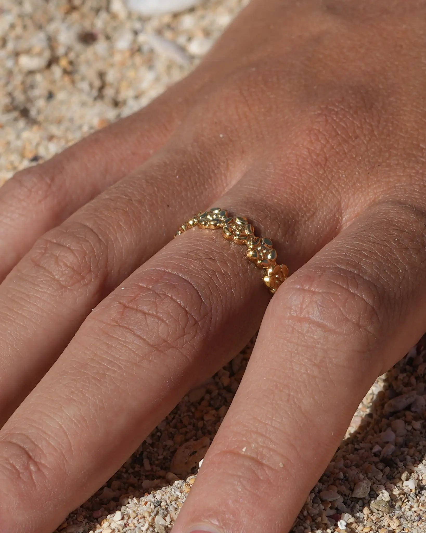 bague Domi à fleurs délicates en acier inoxydable de Maye-Mayé marque réunionnaise de bijoux