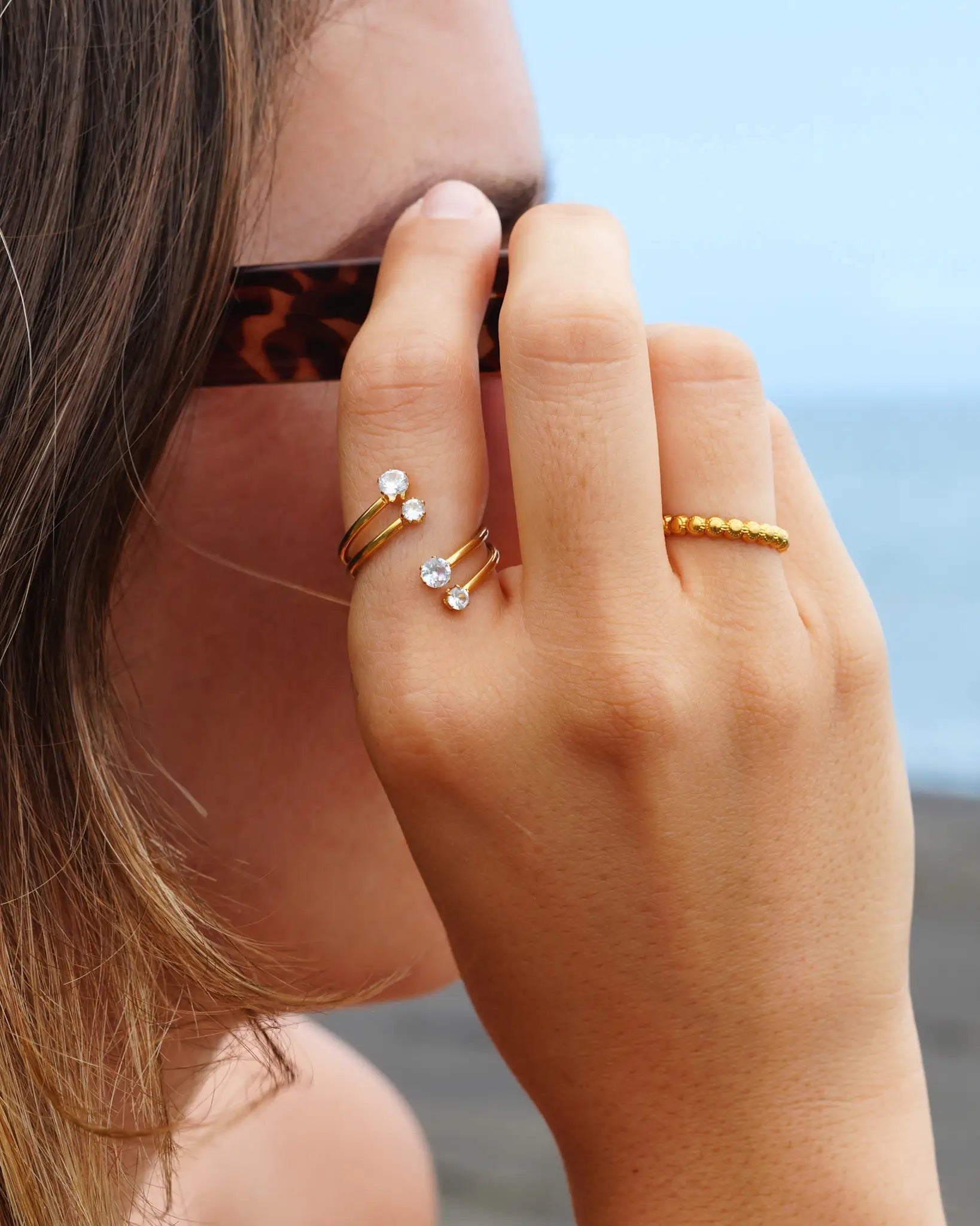 Bague Louna à fleurs minimaliste en acier inoxydable doré de la marque de bijoux Maye-Mayé à La Réunion