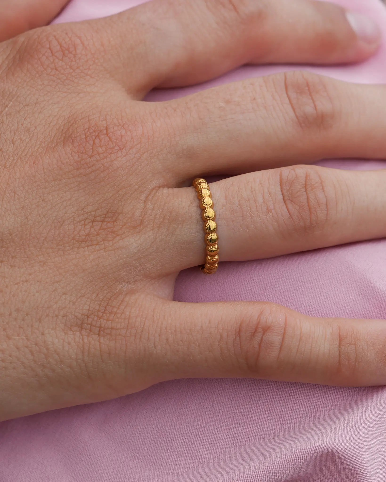 Bague Louna à fleurs minimaliste en acier inoxydable doré de la marque de bijoux Maye-Mayé à La Réunion