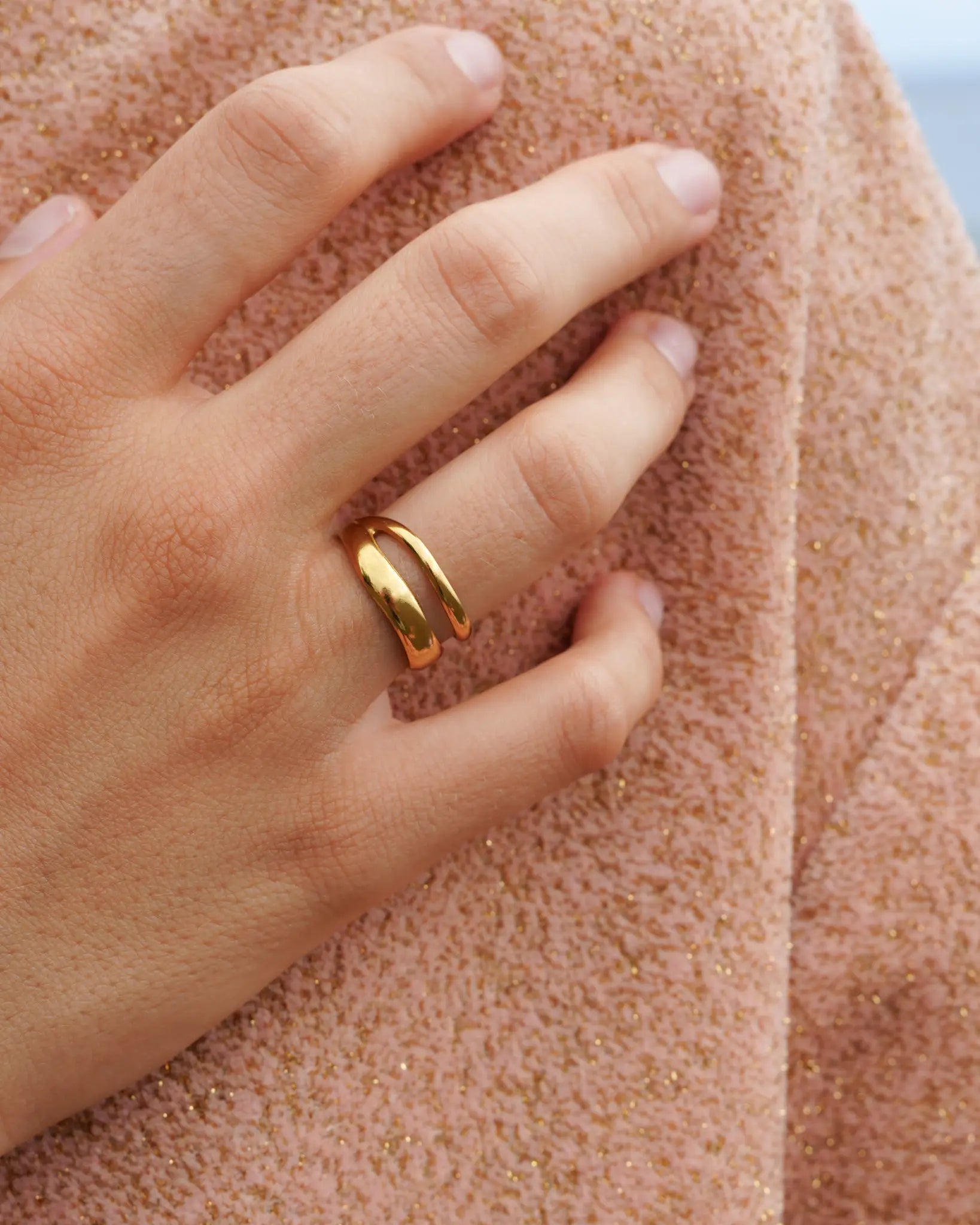 bague Noa double et ondulée en acier inoxydable de la marque Maye-Mayé à la Réunion