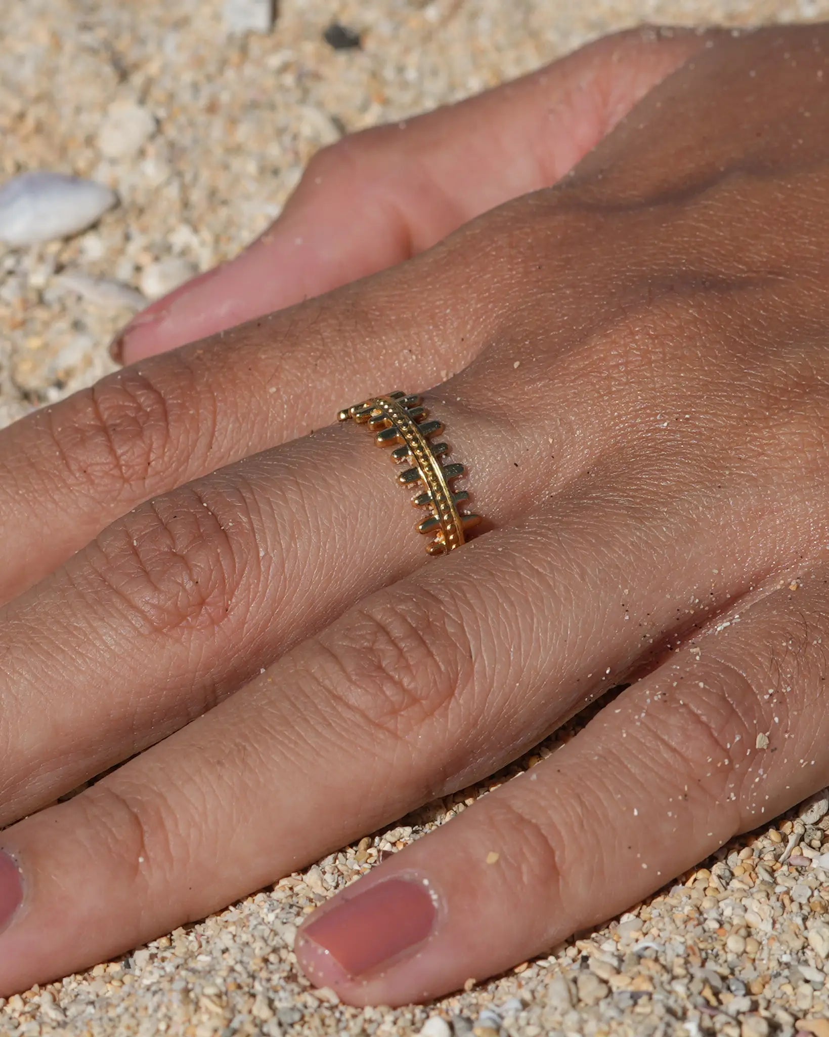 bague Sarah minimaliste en acier inoxydable doré Maye-Mayé bijoux réunion