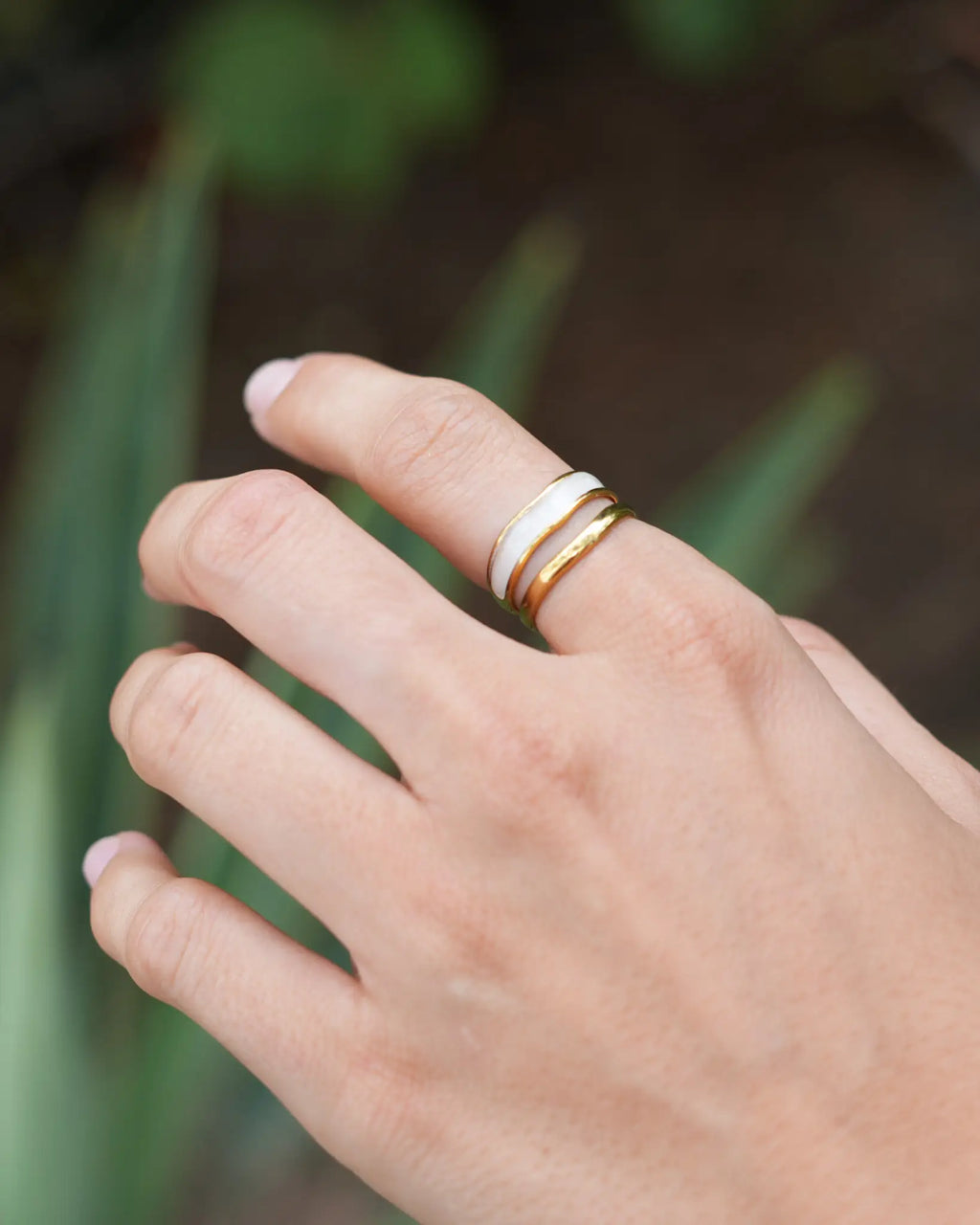 bague Sienna double dorée et blanche Maye-Mayé marque de bijoux réunionnaise