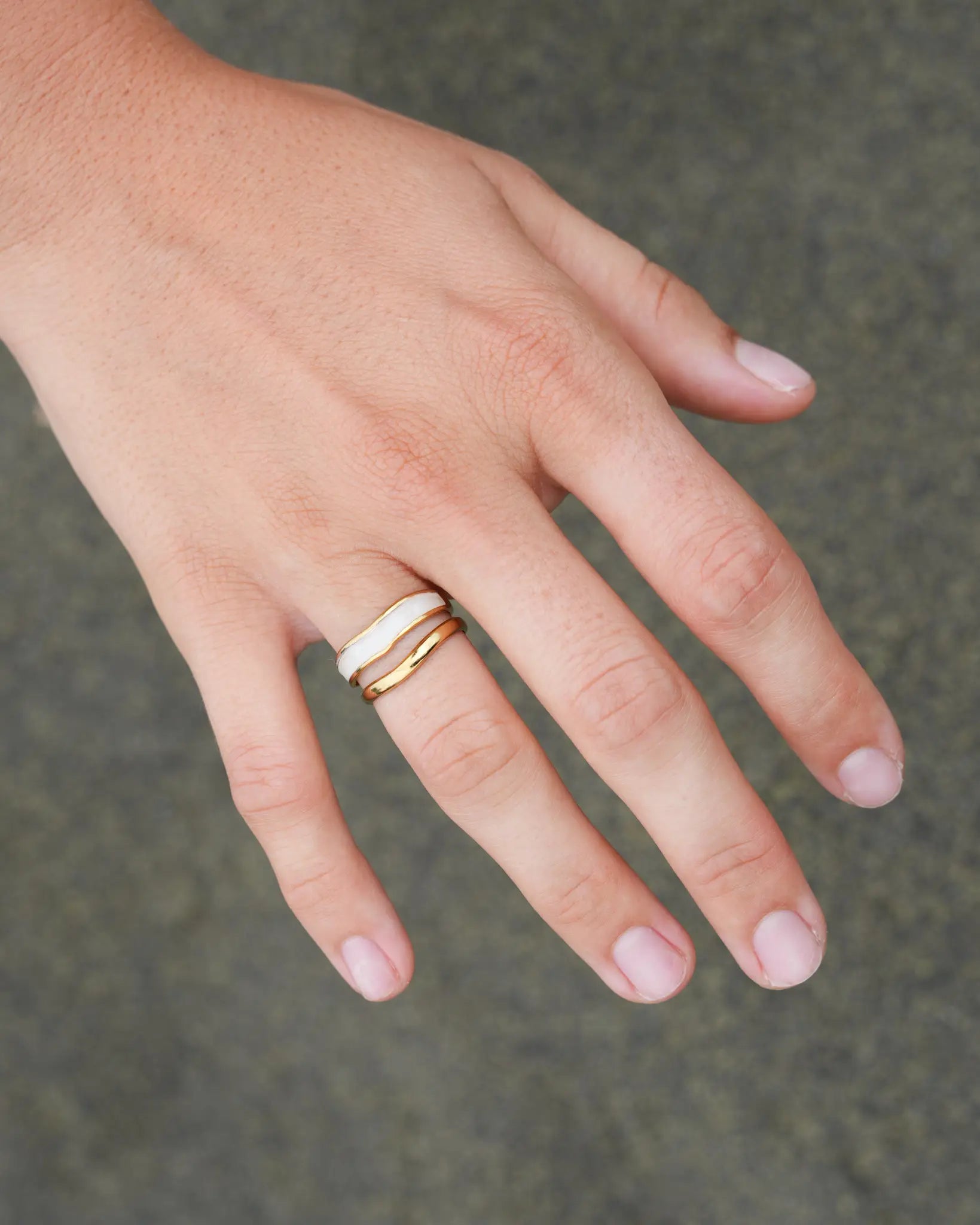 bague Sienna double dorée et blanche Maye-Mayé marque de bijoux réunionnaise