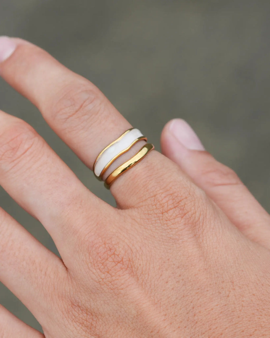 bague Sienna double dorée et blanche Maye-Mayé marque de bijoux réunionnaise