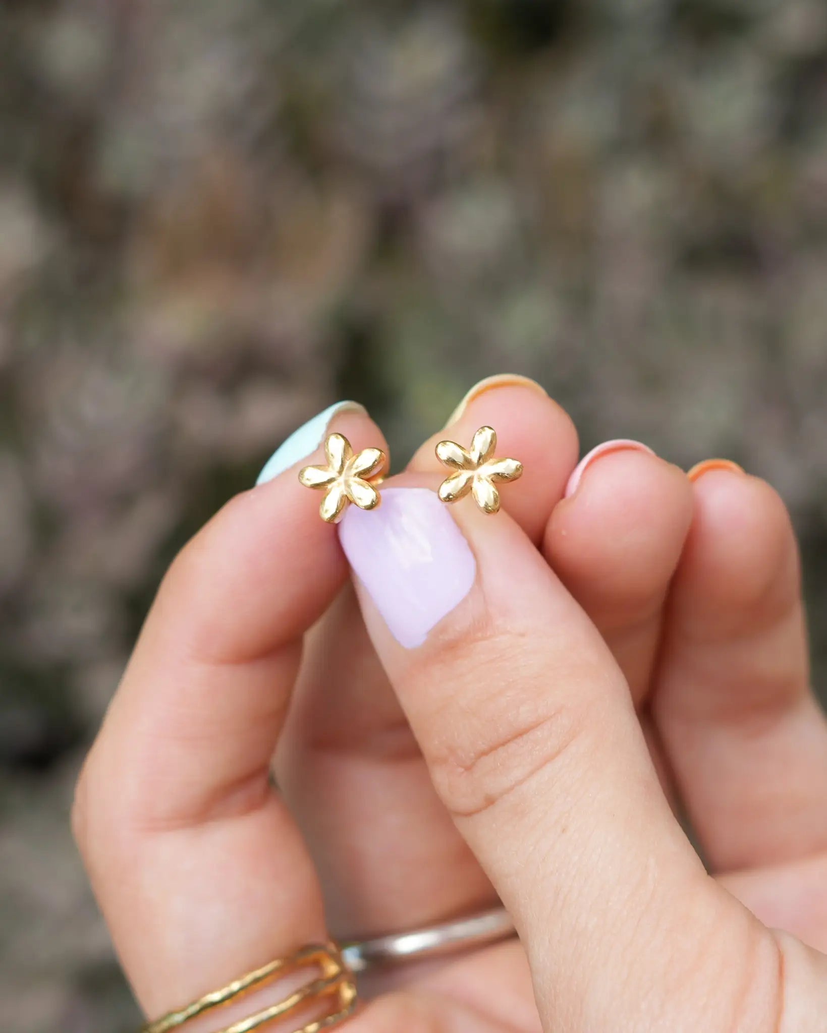 boucles d'oreille Clarisse fleurs piercing en acier inoxydable Maye-Mayé bijoux réunion