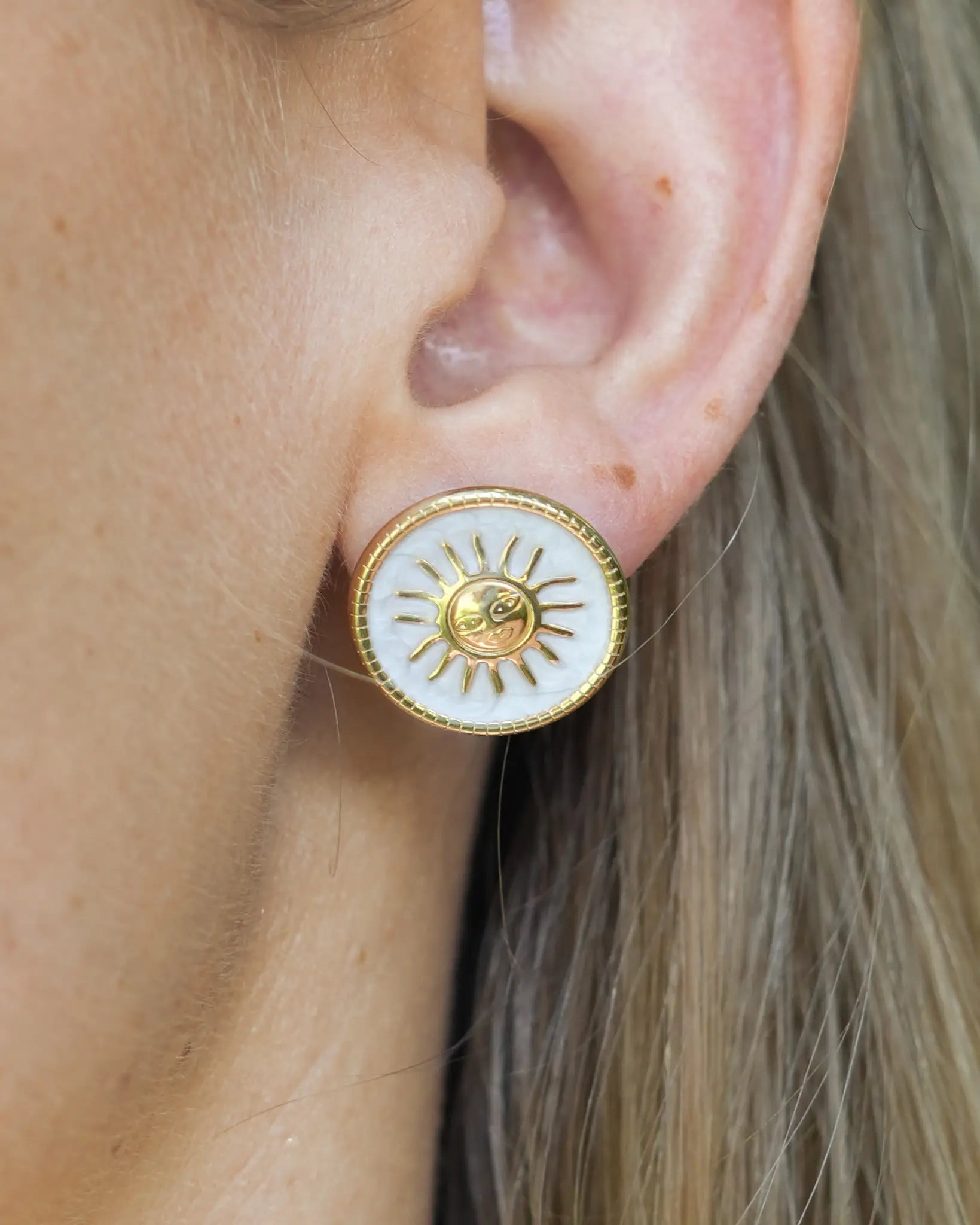 boucles d'oreille Sol soleil en acier inoxydable de la marque de bijoux Maye-Mayé Réunion