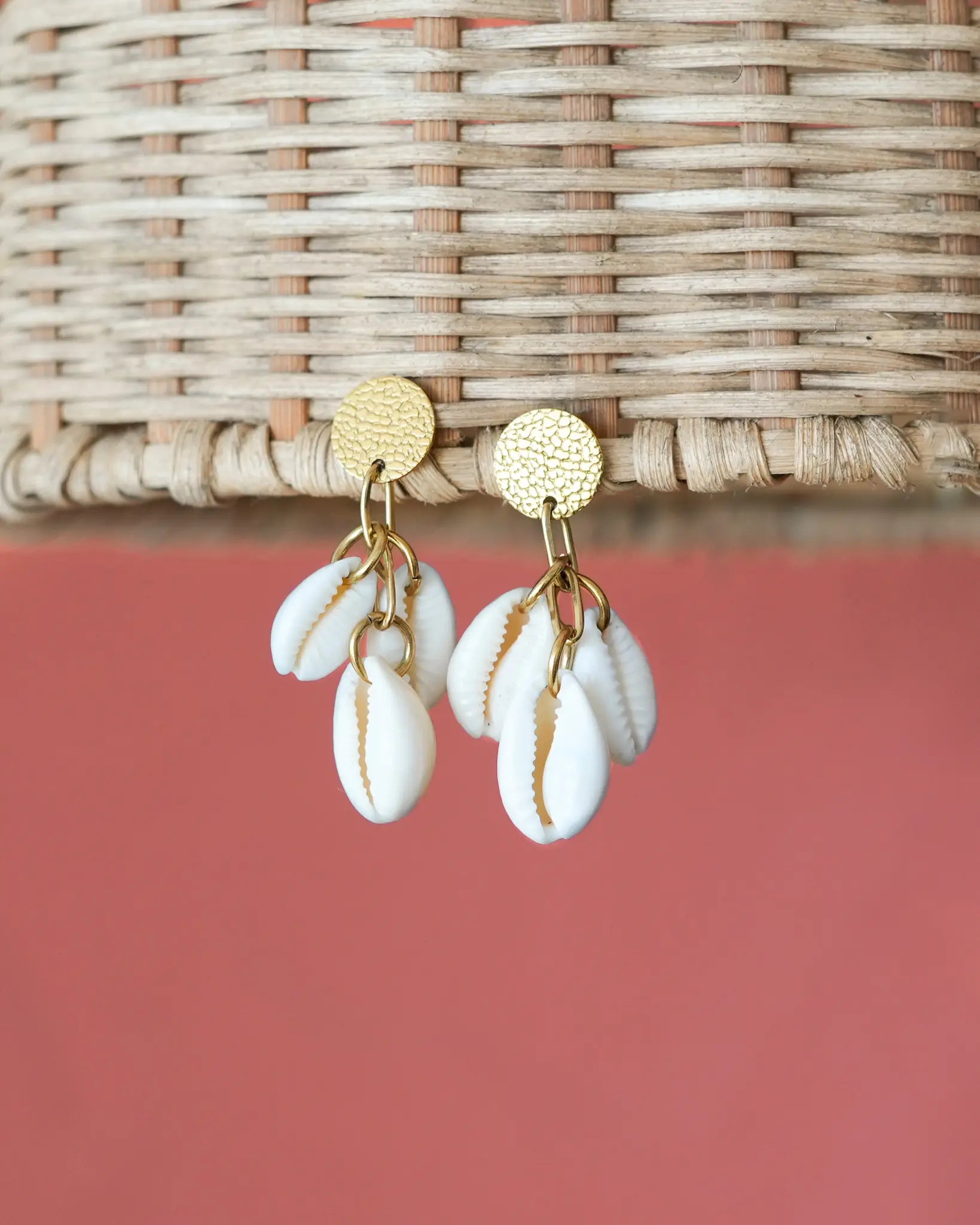 boucles d'oreille Thaïs coquillages et acier inoxydable fait main pr Maye-Mayé bijoux réunion