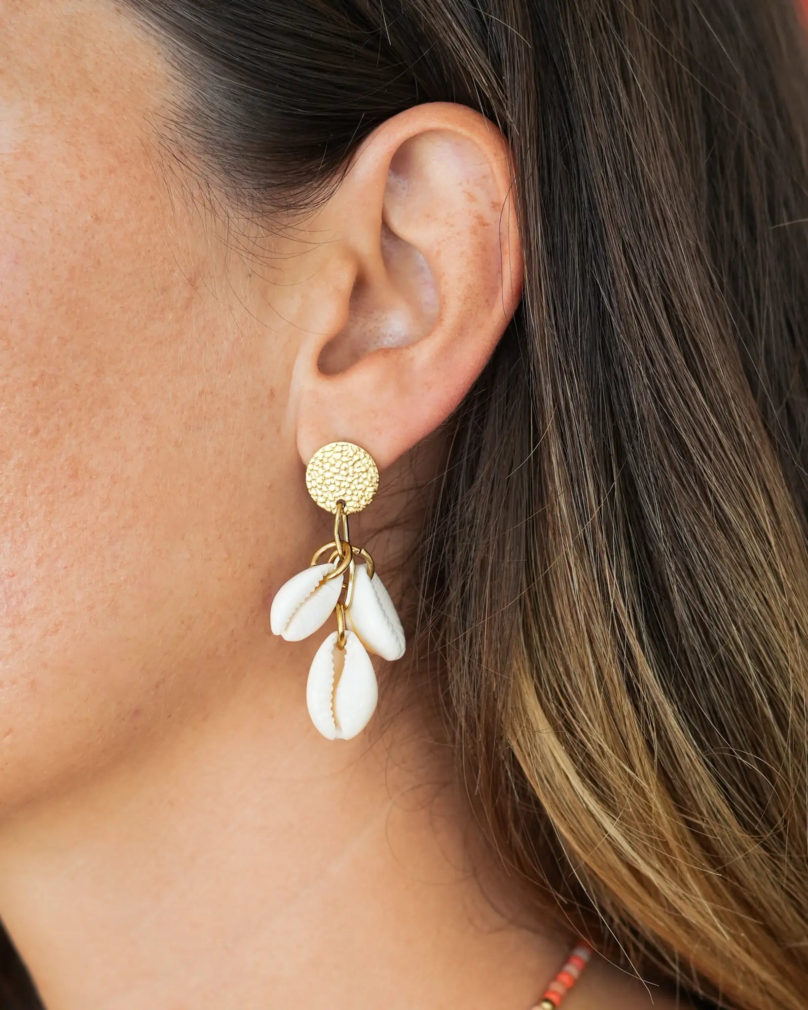 boucles d'oreille Thaïs coquillages et acier inoxydable fait main pr Maye-Mayé bijoux réunion