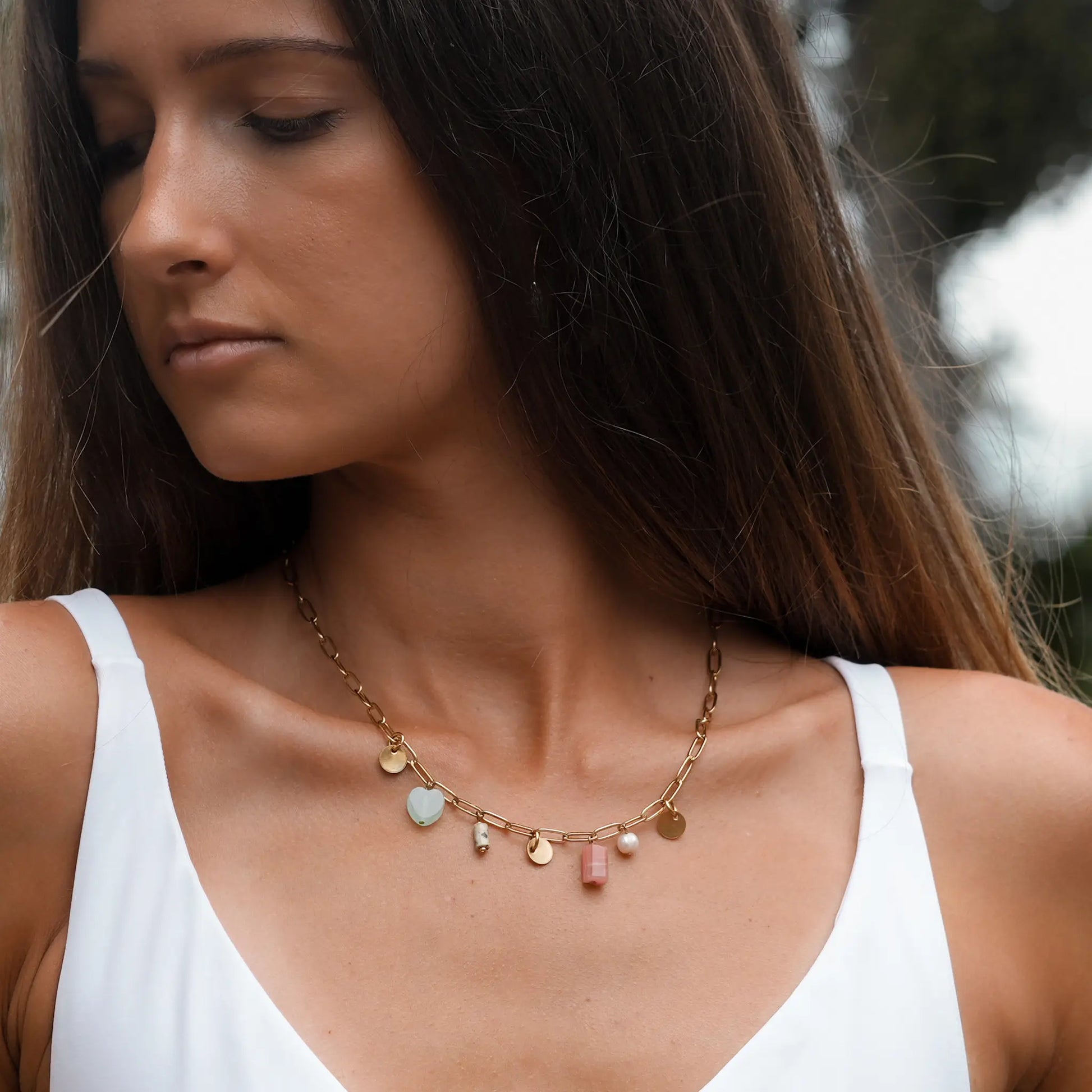 Collier Elora à breloques acier inoxydables et pierres naturelles fait main à La Réunion en France