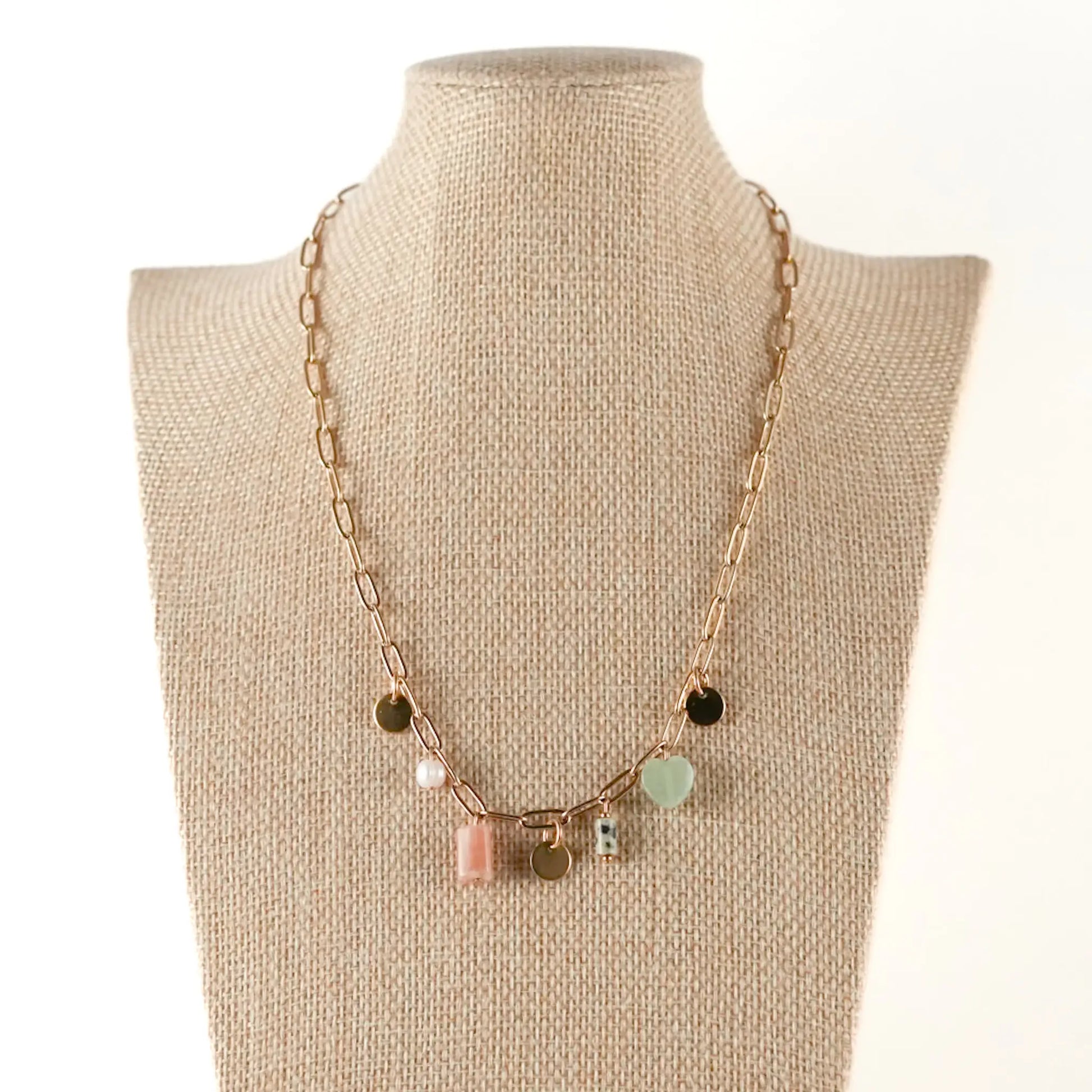 Collier Elora à breloques acier inoxydables et pierres naturelles fait main à La Réunion en France